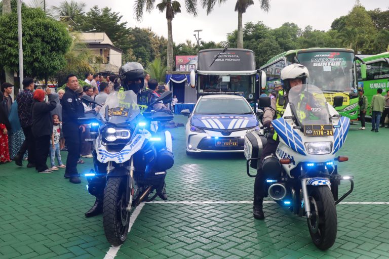 Kapolres Malang Pimpin Keberangkatan Ratusan Peserta Program ‘Balik Mudik Gratis’ Menuju Jakarta dan&nbsp;Banyuwangi
