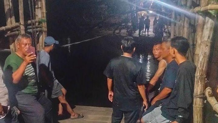 Ayah dan Anak asal Gresik Hilang di Kalimas saat Naik Perahu&nbsp;Tambang