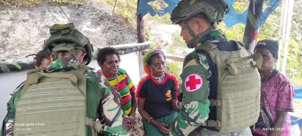 Satgas Yonif 509 Kostrad Berbagi Sarapan Untuk Masyarakat Papua