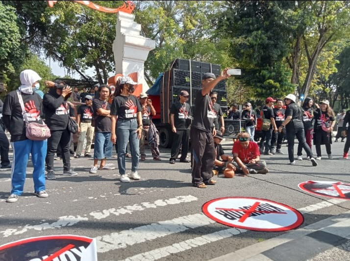 DEMO SALAM LIMA JARI PERMASALAHKAN PAJAK TAMBANG GALIAN&nbsp;C