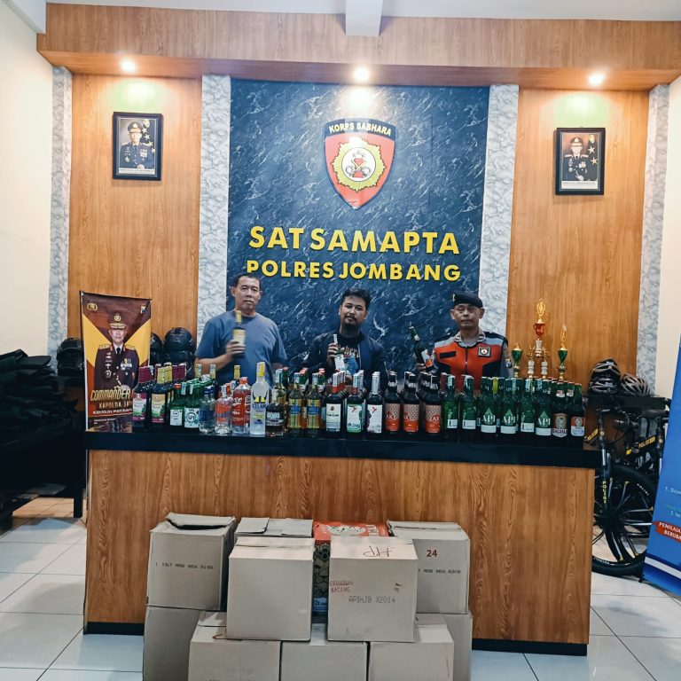 Usai Gerebek, Polres Jombang Amankan Satu Pemuda dan Ratusan Miras