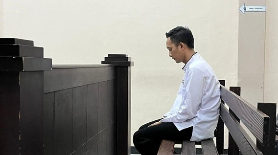 Jual Istri Untuk Threesome, Suami di Mojokerto Dituntut 4 Tahun Bui