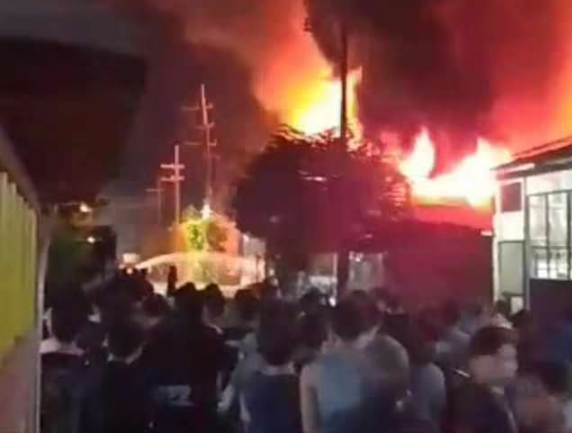 Gudang Diduga Tempat Limbah B3 di Tambak Sawah Waru Sidoarjo Terbakar