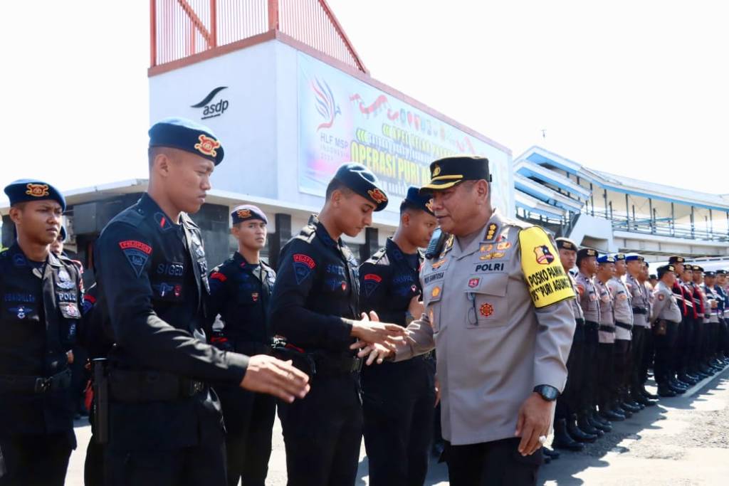 Karoops Polda Jatim Pimpin Apel Gelar Pasukan di Pelabuhan Ketapang Pastikan Kesiapan Pengamanan KTT IAF II 2024 dan&nbsp;HLF-MSP